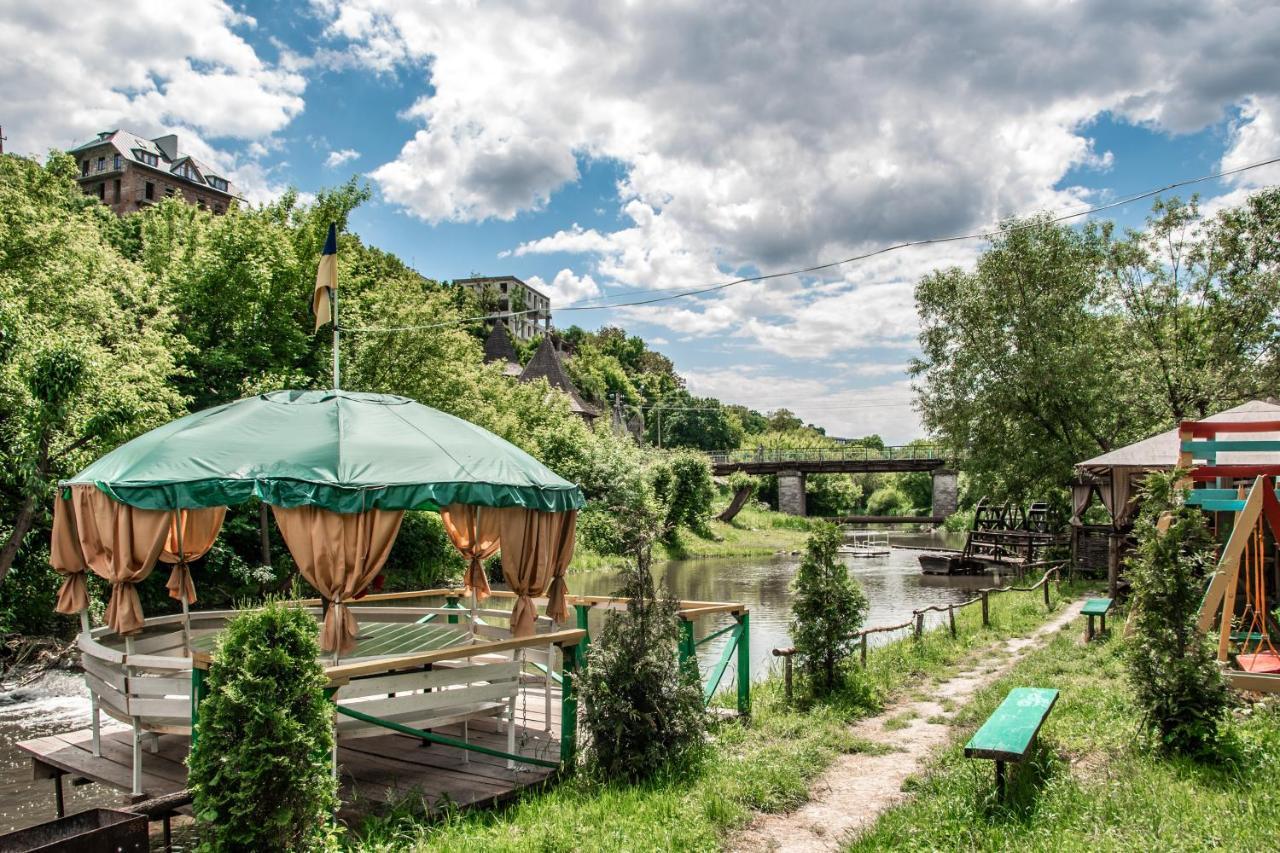 Bilya Richky Hotel カームヤネツィ・ポジーリシクィイ エクステリア 写真